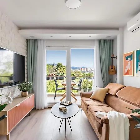 Modern With Balcony, Bikes & Parking - Pinnacle ספליט