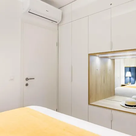 Apartman Exquisite Couples Delight With Free Bikes & Parking