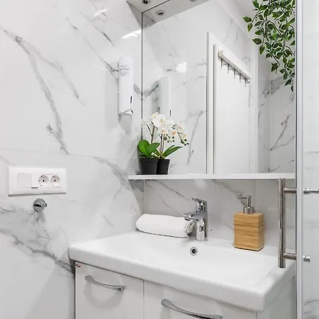 Exquisite Couples Delight With Free Bikes & Parking Apartman *