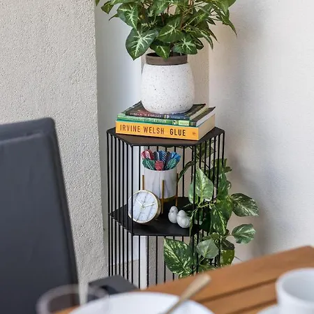 Apartman Exquisite Couples Delight With Free Bikes & Parking