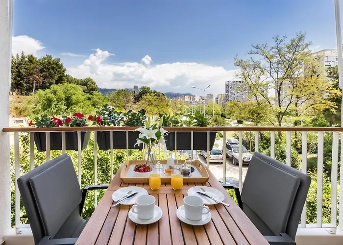 Exquisite Couples Delight With Free Bikes & Parking Apartment