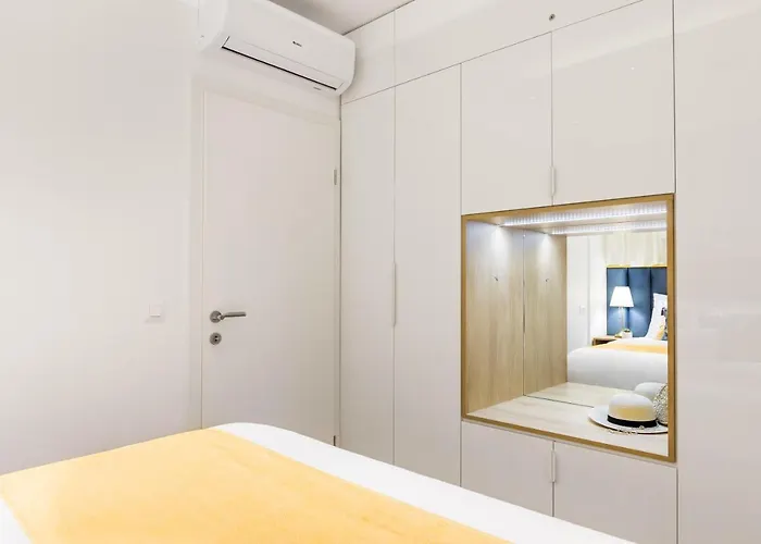 Apartment Exquisite Couples Delight With Free Bikes & Parking