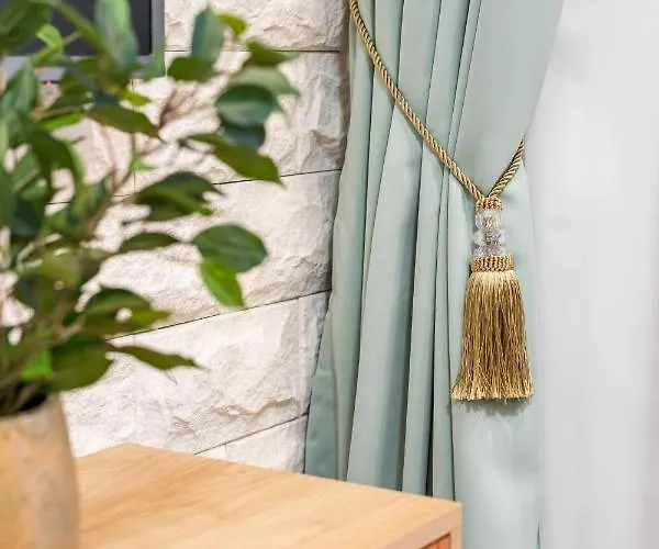 Apartment Exquisite Couples Delight With Free Bikes & Parking *