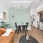 公寓 Modern With Balcony, Bikes & Parking - Pinnacle