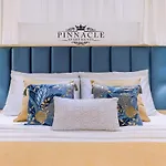 Apartment Modern With Balcony, Bikes & Parking - Pinnacle *