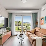 Modern With Balcony, Bikes & Parking - Pinnacle Split