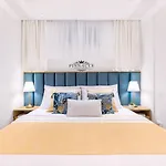 Modern With Balcony, Bikes & Parking - Pinnacle Апартаменты