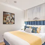 Modern With Balcony, Bikes & Parking - Pinnacle