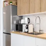 Modern With Balcony, Bikes & Parking - Pinnacle Apartment *