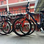 Apartment Modern With Balcony, Bikes & Parking - Pinnacle Split
