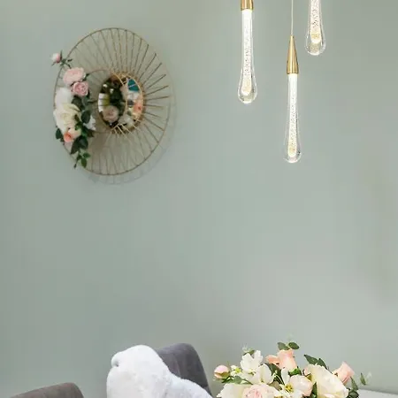 Exquisite Couples Delight With Free Bikes & Parking *