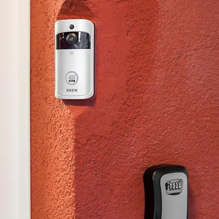 Exquisite Couples Delight With Free Bikes & Parking Split