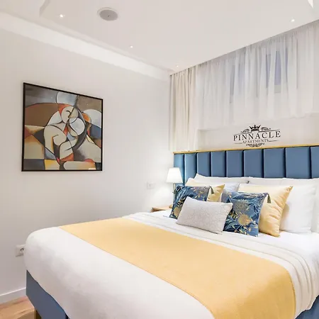 Modern With Balcony, Bikes & Parking - Pinnacle Apartamento Split