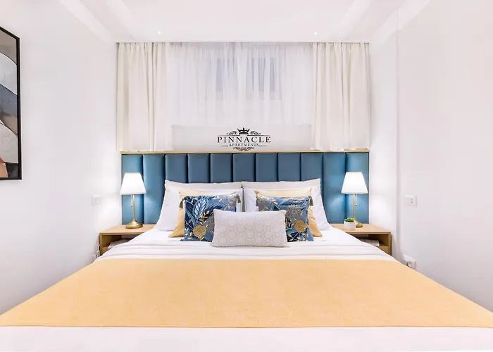 Exquisite Couples Delight With Free Bikes & Parking Lägenhet