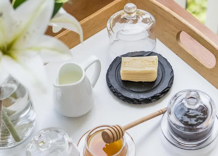 Exquisite Couples Delight With Free Bikes & Parking Split