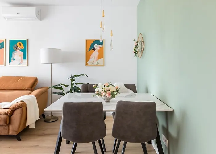 Lägenhet Exquisite Couples Delight With Free Bikes & Parking