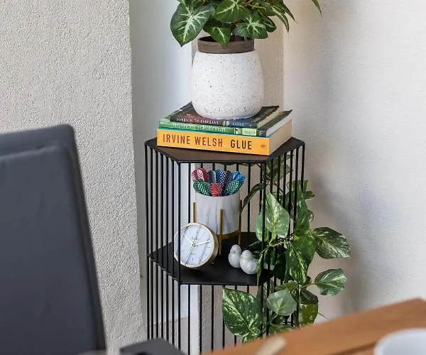 Lägenhet Exquisite Couples Delight With Free Bikes & Parking