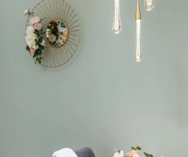 Exquisite Couples Delight With Free Bikes & Parking *