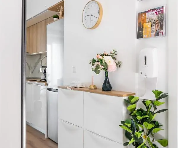 Exquisite Couples Delight With Free Bikes & Parking * Split