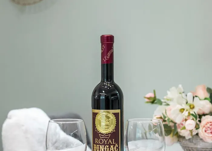 Exquisite Couples Delight With Free Bikes & Parking Lägenhet