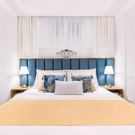 Exquisite Couples Delight With Free Bikes & Parking Apartment